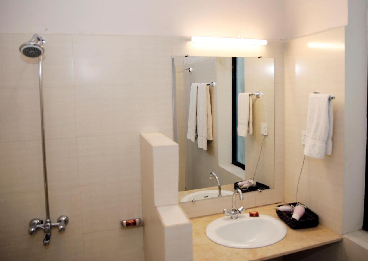 Ambassador Suites & Hotel Исламабад Экстерьер фото